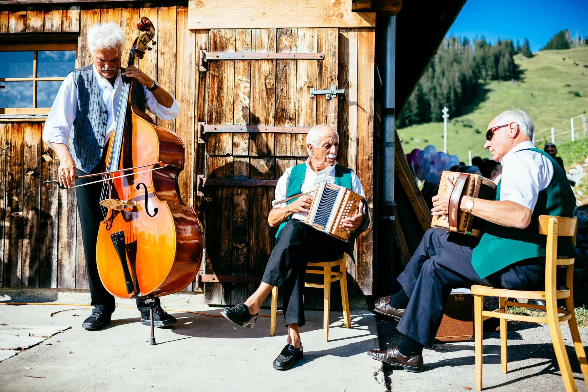 Schweizer-Örgeli und Kontrabass an Hochzeit