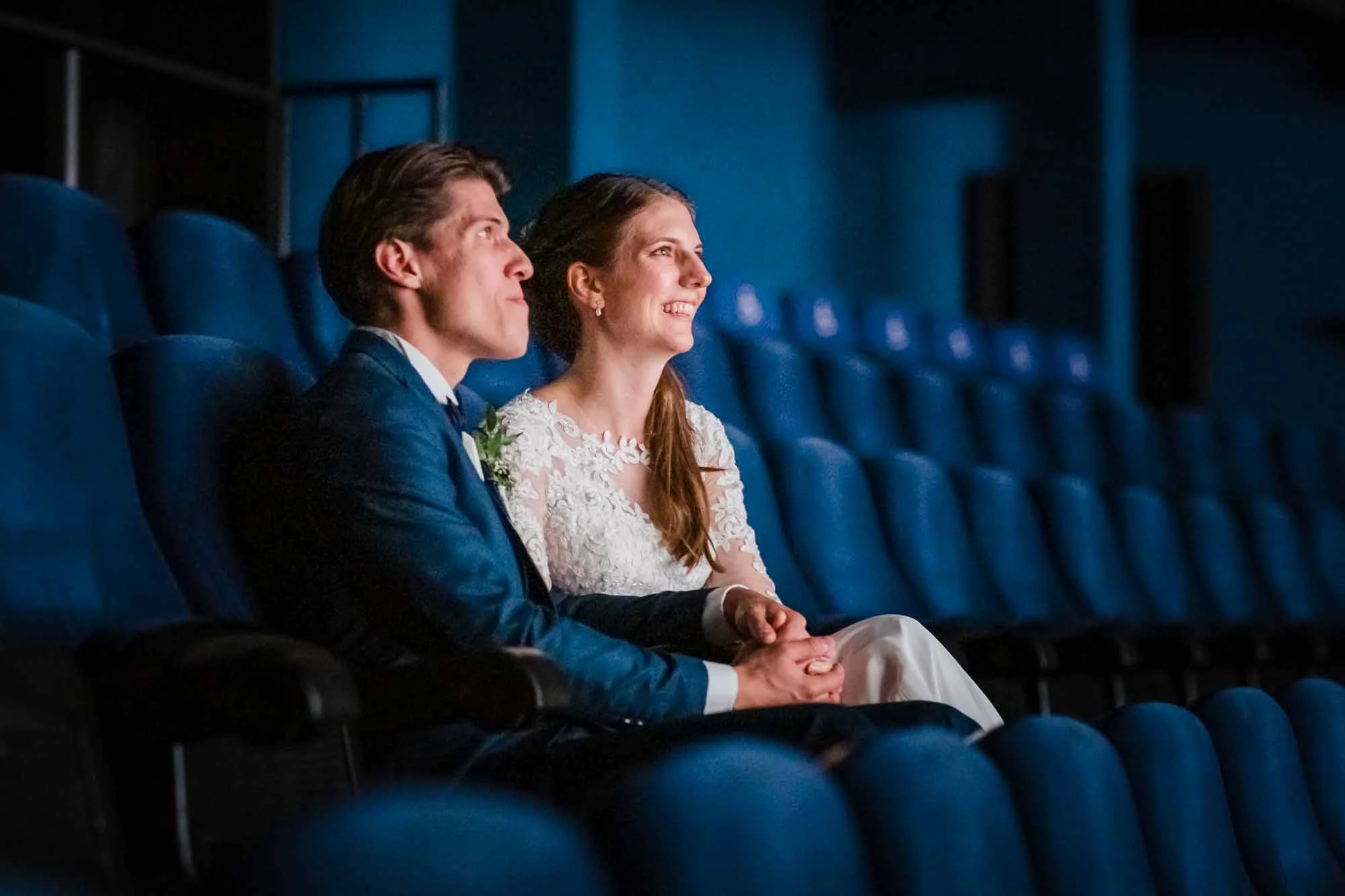 Brautpaar geniesst privaten Film im IMAX Luuern
